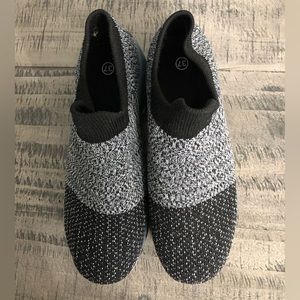 Women’s size 37 (6 1/2) black and grey slide in shoes. Orthotic shoes.